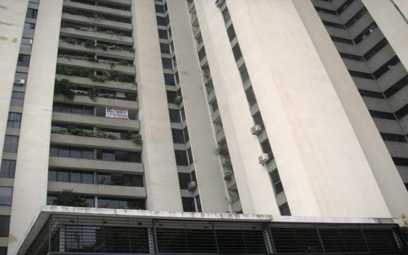 Torres de condominio se convierten en mercados de compra en Venezuela